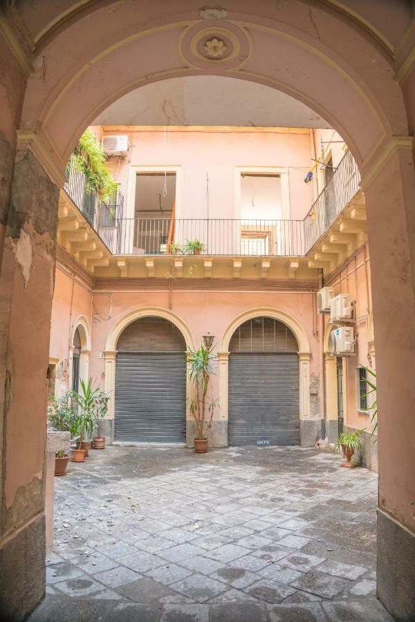 Appartamento Virginia Catania Bagian luar foto